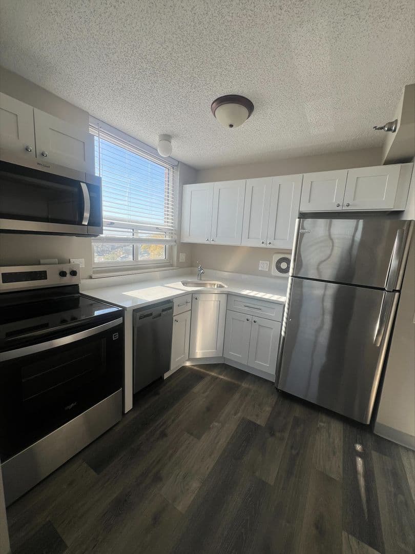 Niles Apartment: 8975 West Golf Road