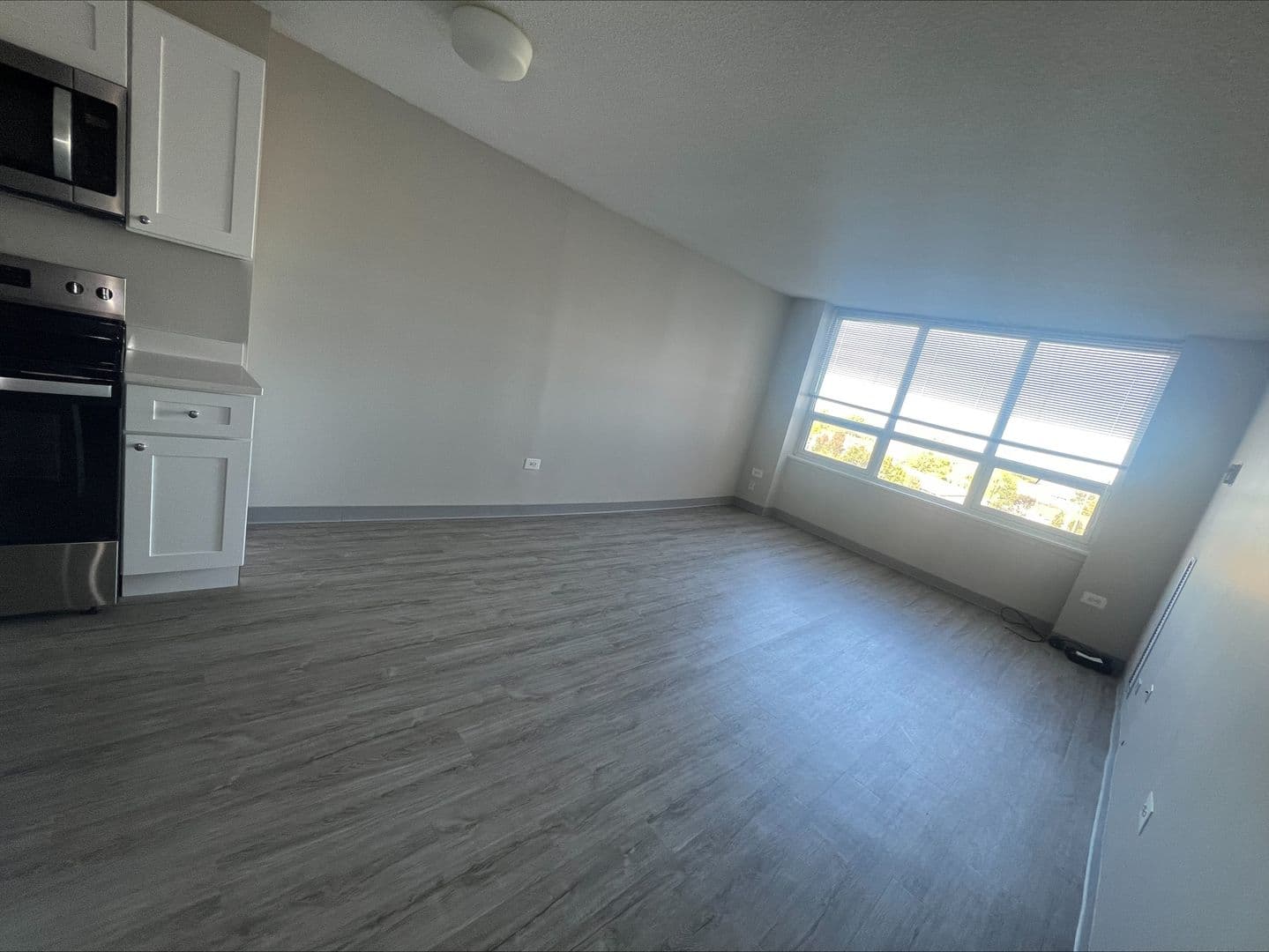 Niles Apartment: 8975 West Golf Road