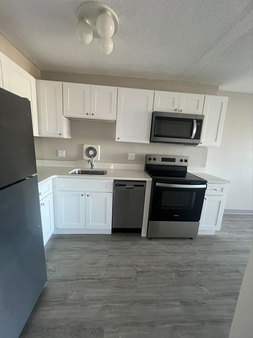 Niles Apartment: 8975 West Golf Road