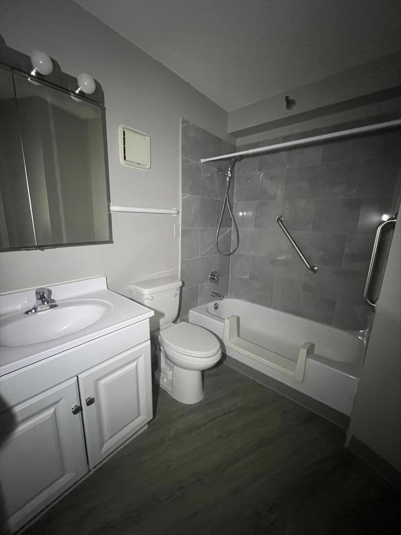 Niles Apartment: 8975 West Golf Road