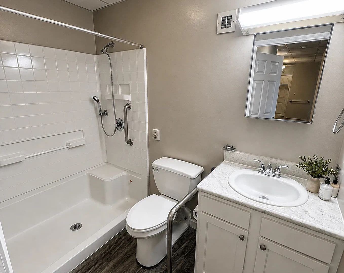 Cincinnati Apartment: 776 Cincinnati-Batavia Pike