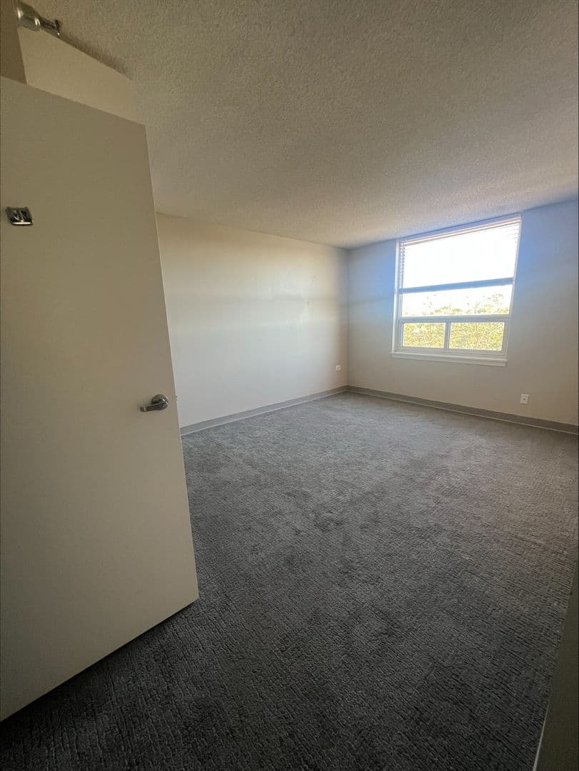 Niles Apartment: 8975 West Golf Road