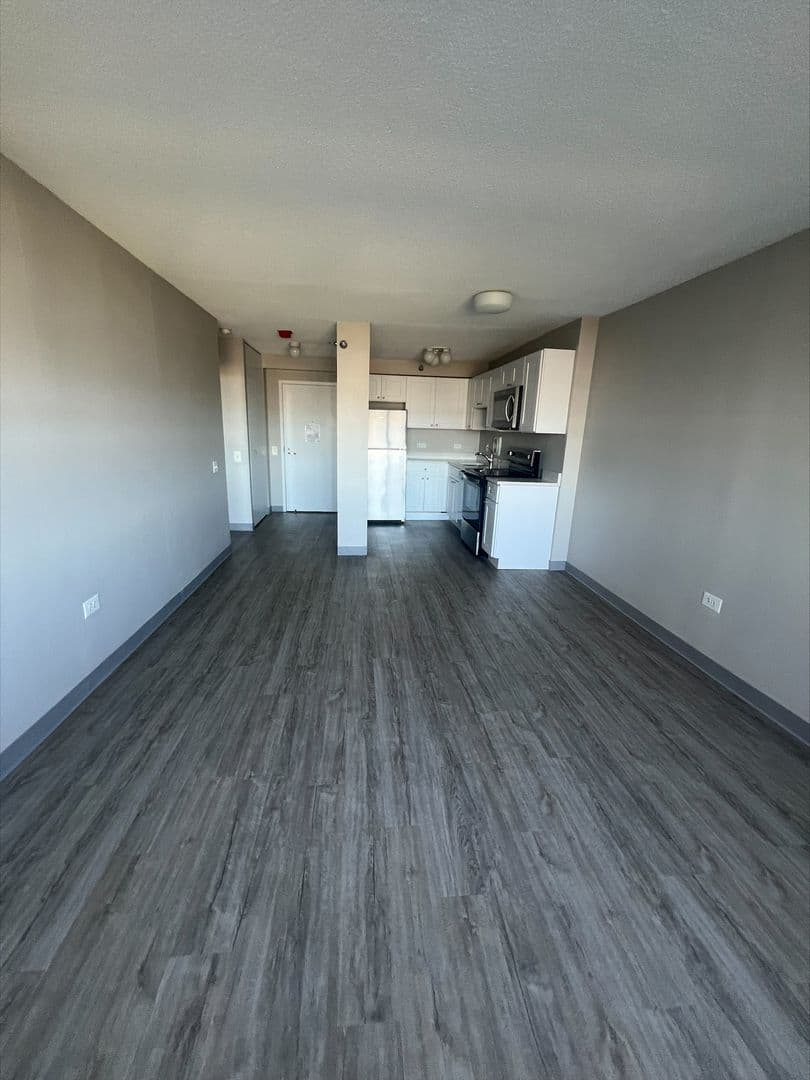 Niles Apartment: 8975 West Golf Road