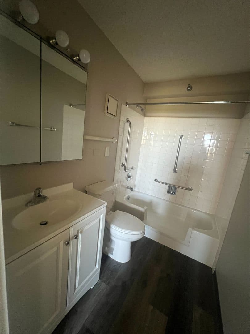 Niles Apartment: 8975 West Golf Road
