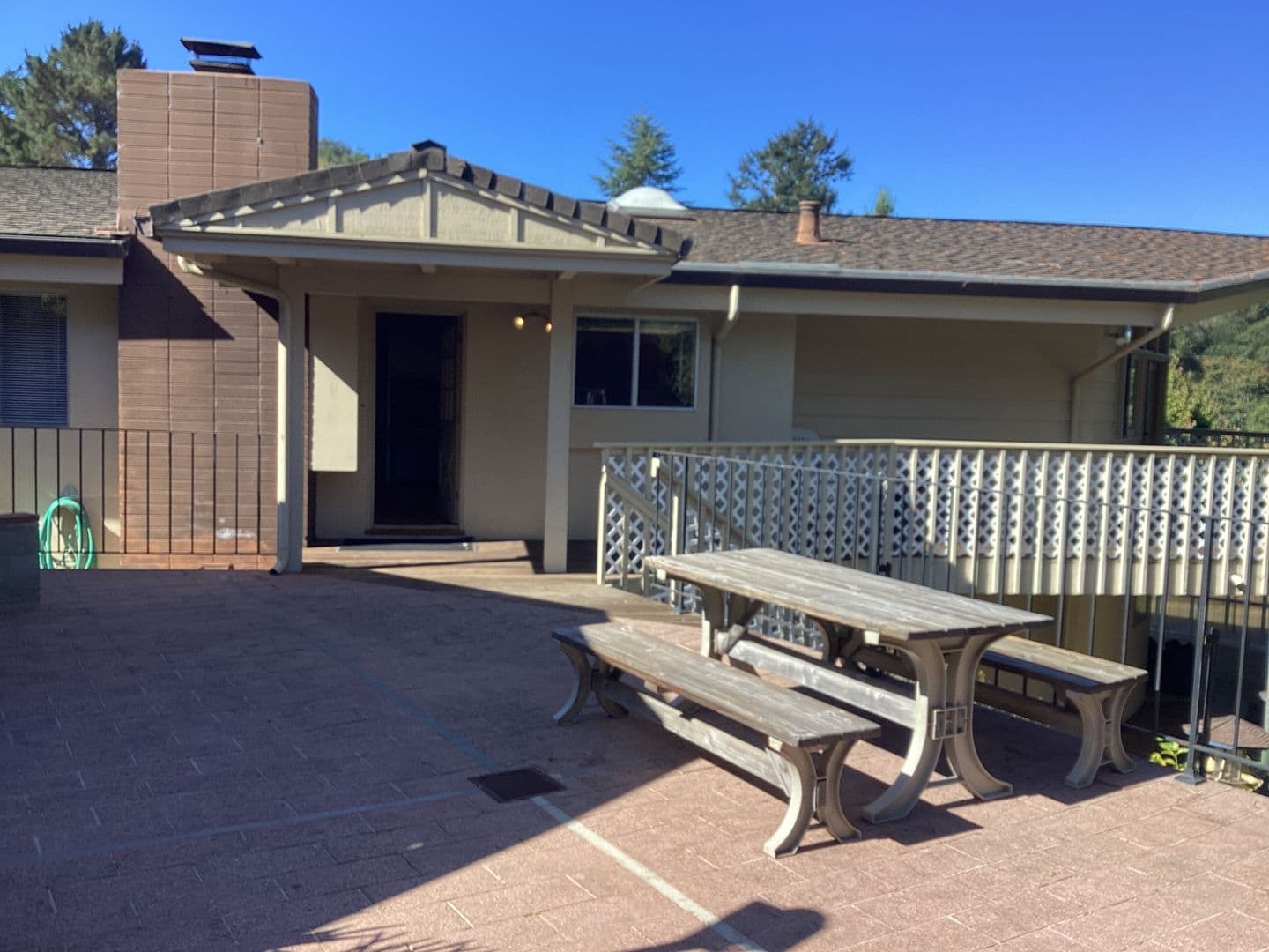 Aptos House: 271 Bowen Ave