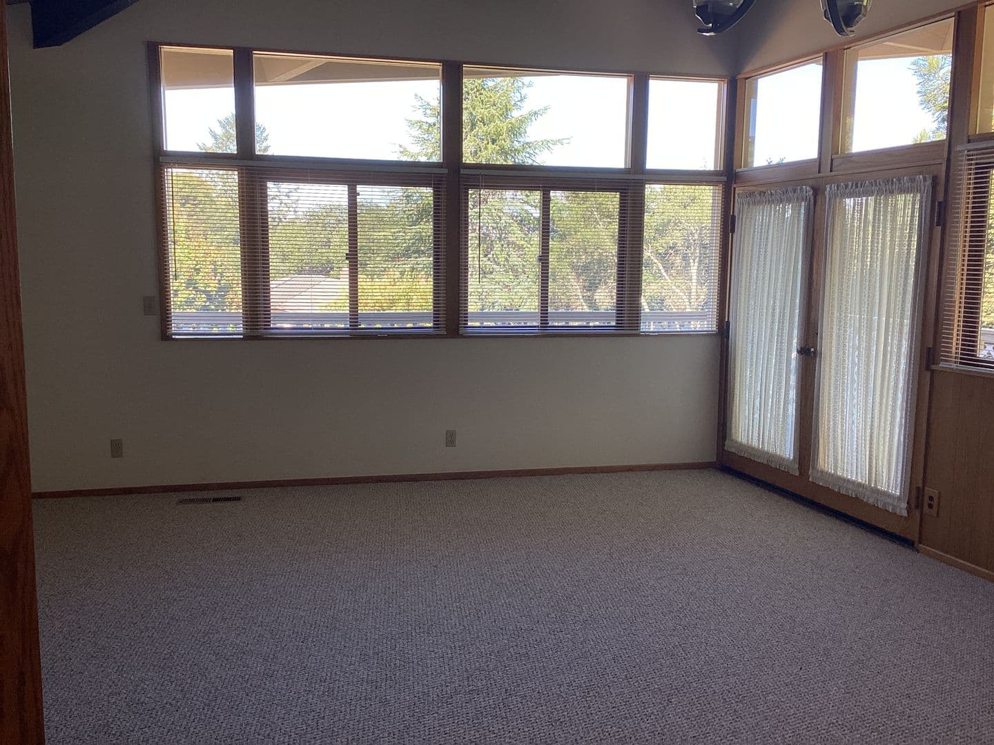 Aptos House: 271 Bowen Ave