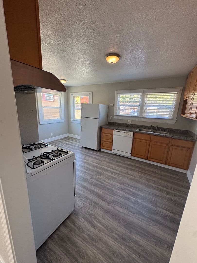 Santa Cruz House: 2222 Mission St