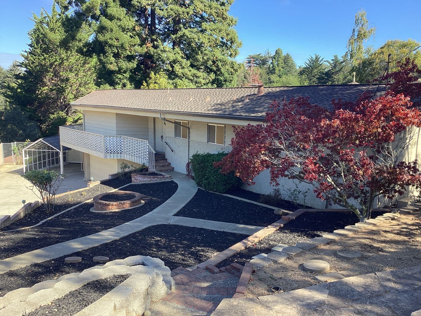Aptos House: 271 Bowen Ave