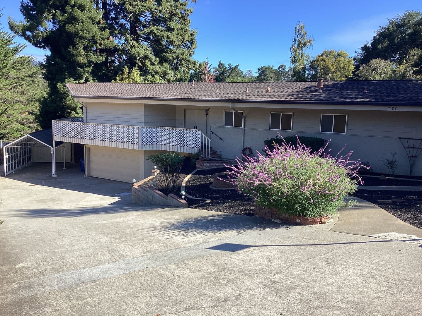 Aptos House: 271 Bowen Ave