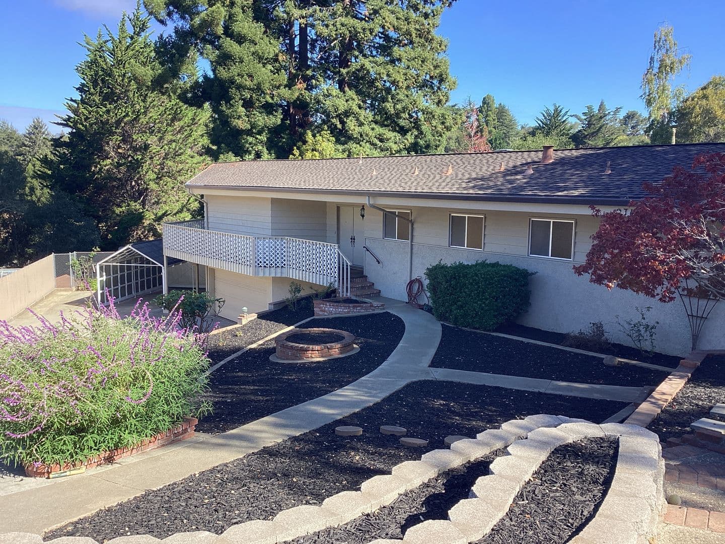 Aptos House: 271 Bowen Ave