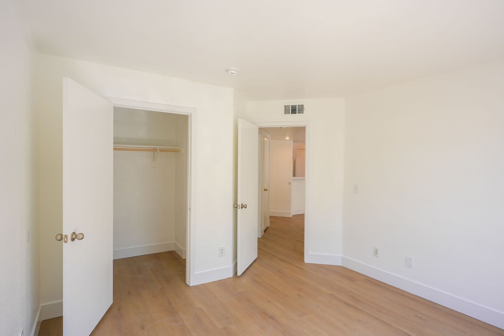 Las Vegas Condo: 4555 E Sahara Ave Unit 227