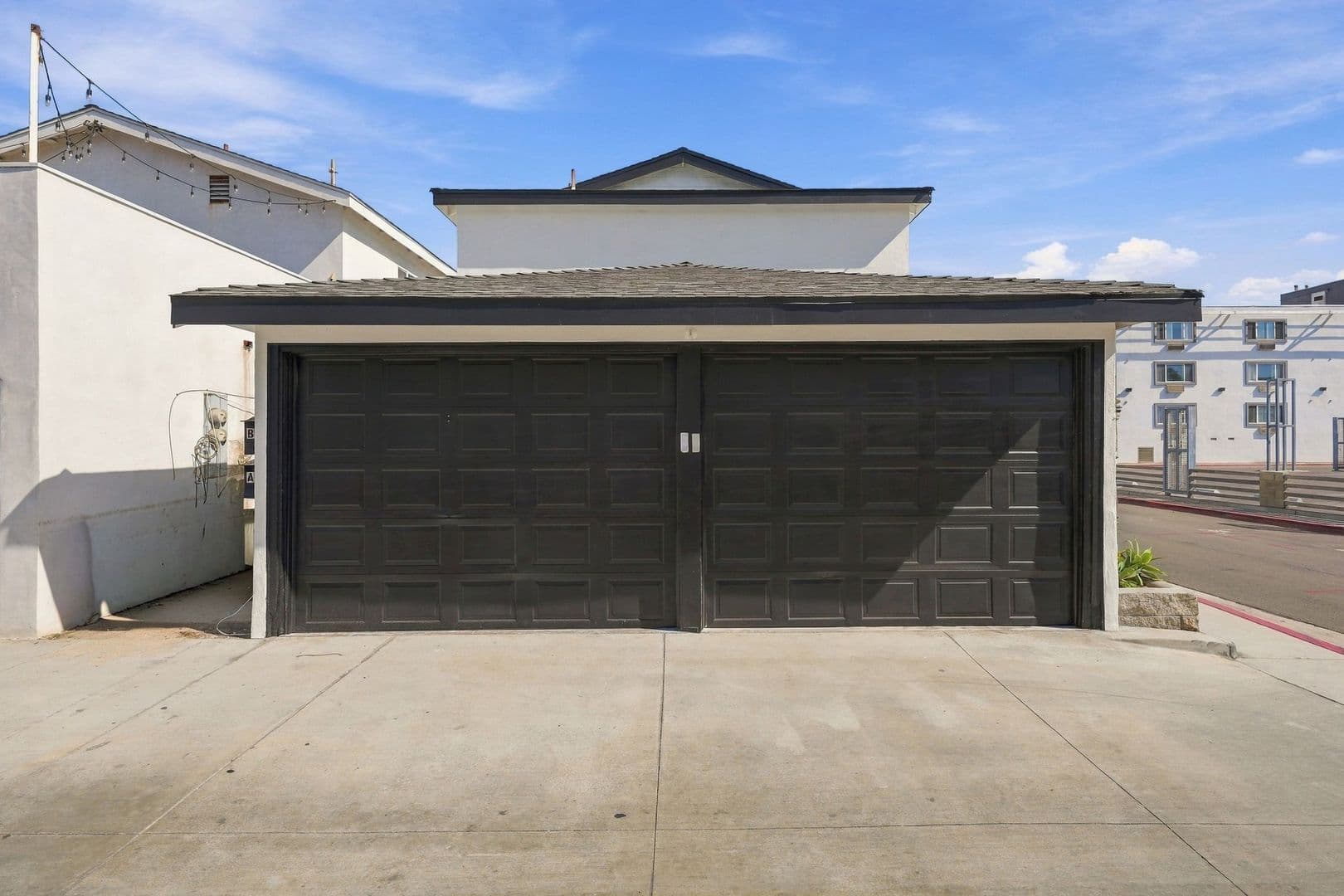 Newport Beach Apartment: 215 Prospect