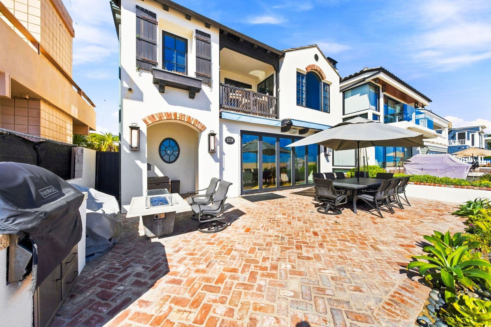 Newport Beach House: 1228 W Oceanfront