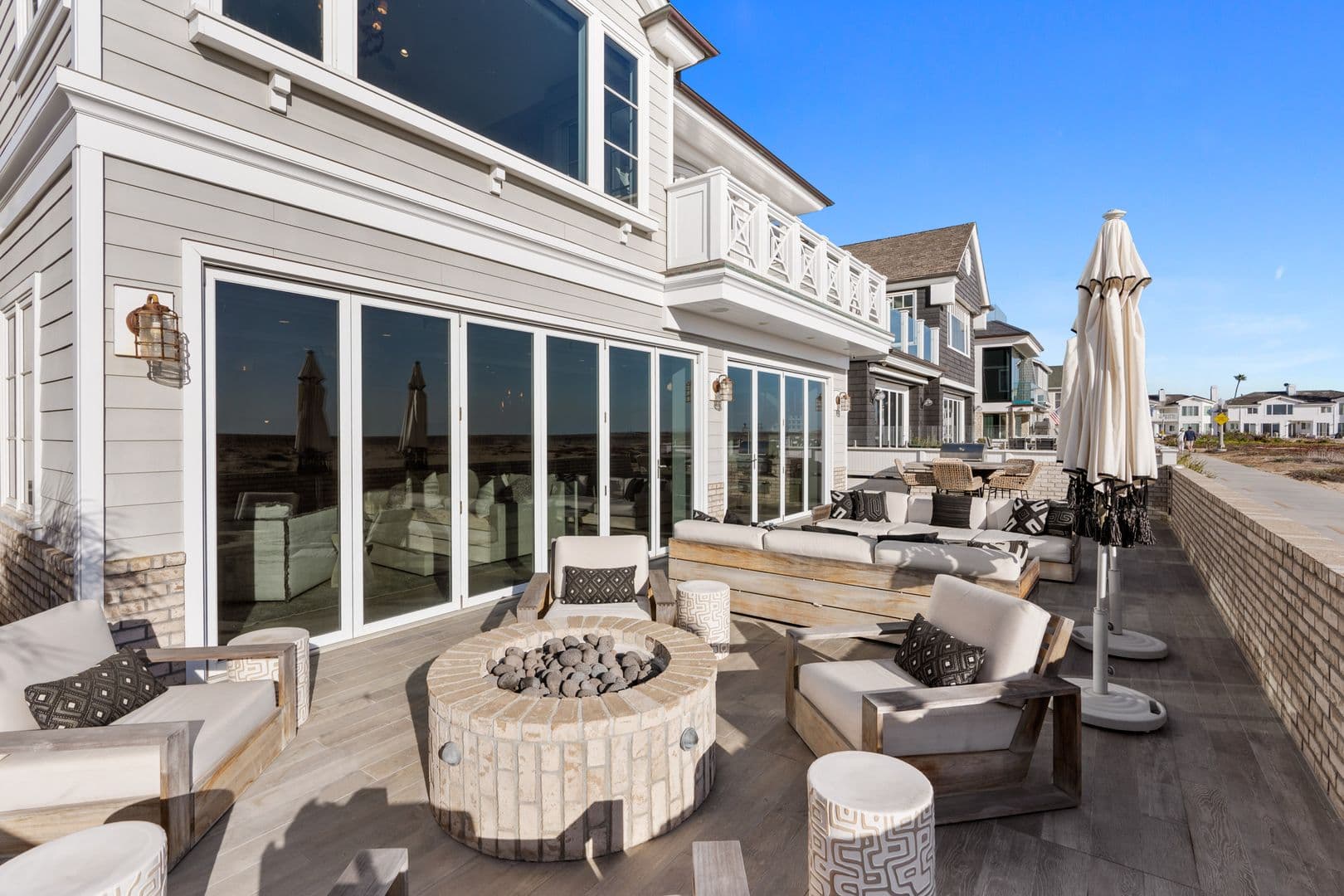 Newport Beach House: 1215 E Balboa Blvd
