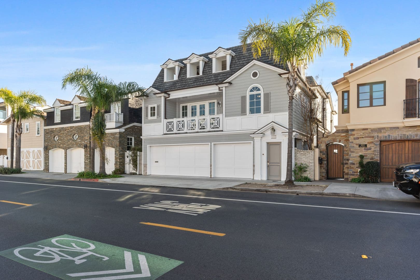 Newport Beach House: 1215 E Balboa Blvd