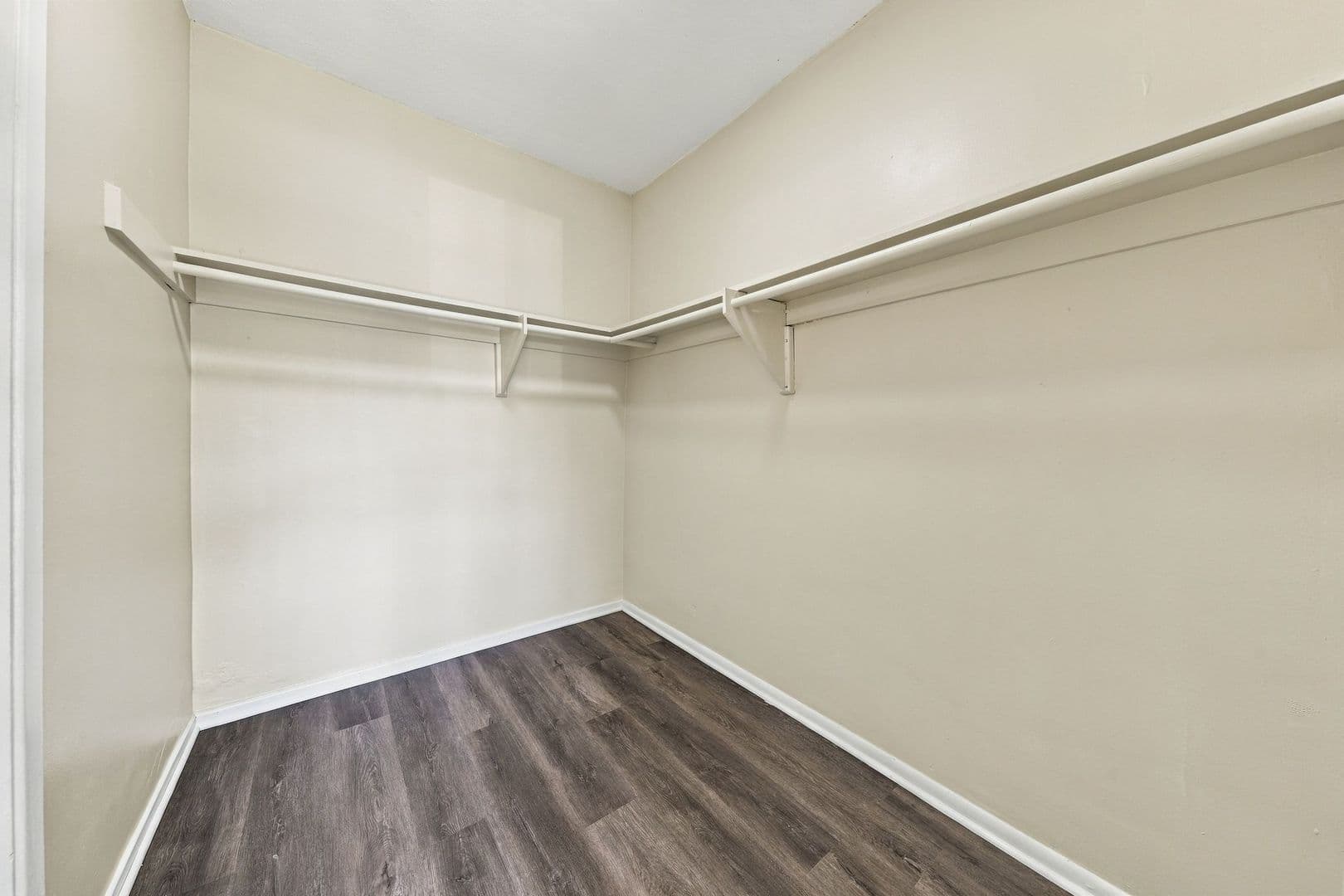 Newport Beach Apartment: 215 Prospect