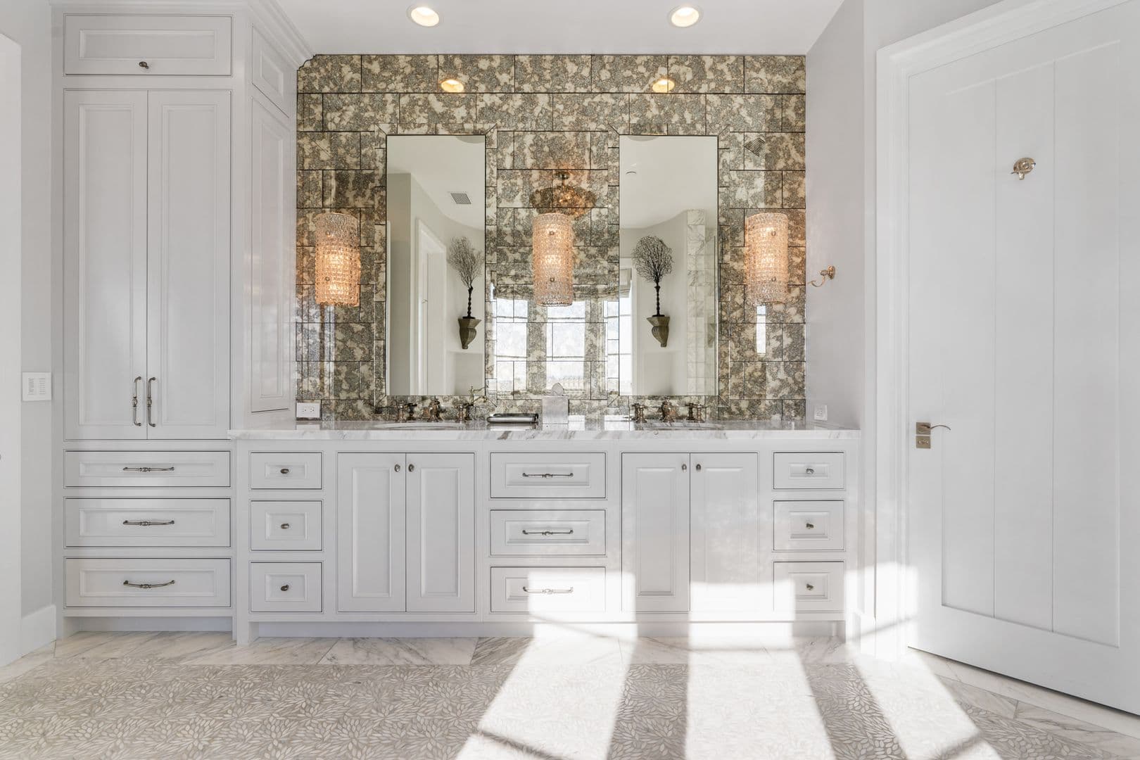 Newport Beach House: 1215 E Balboa Blvd