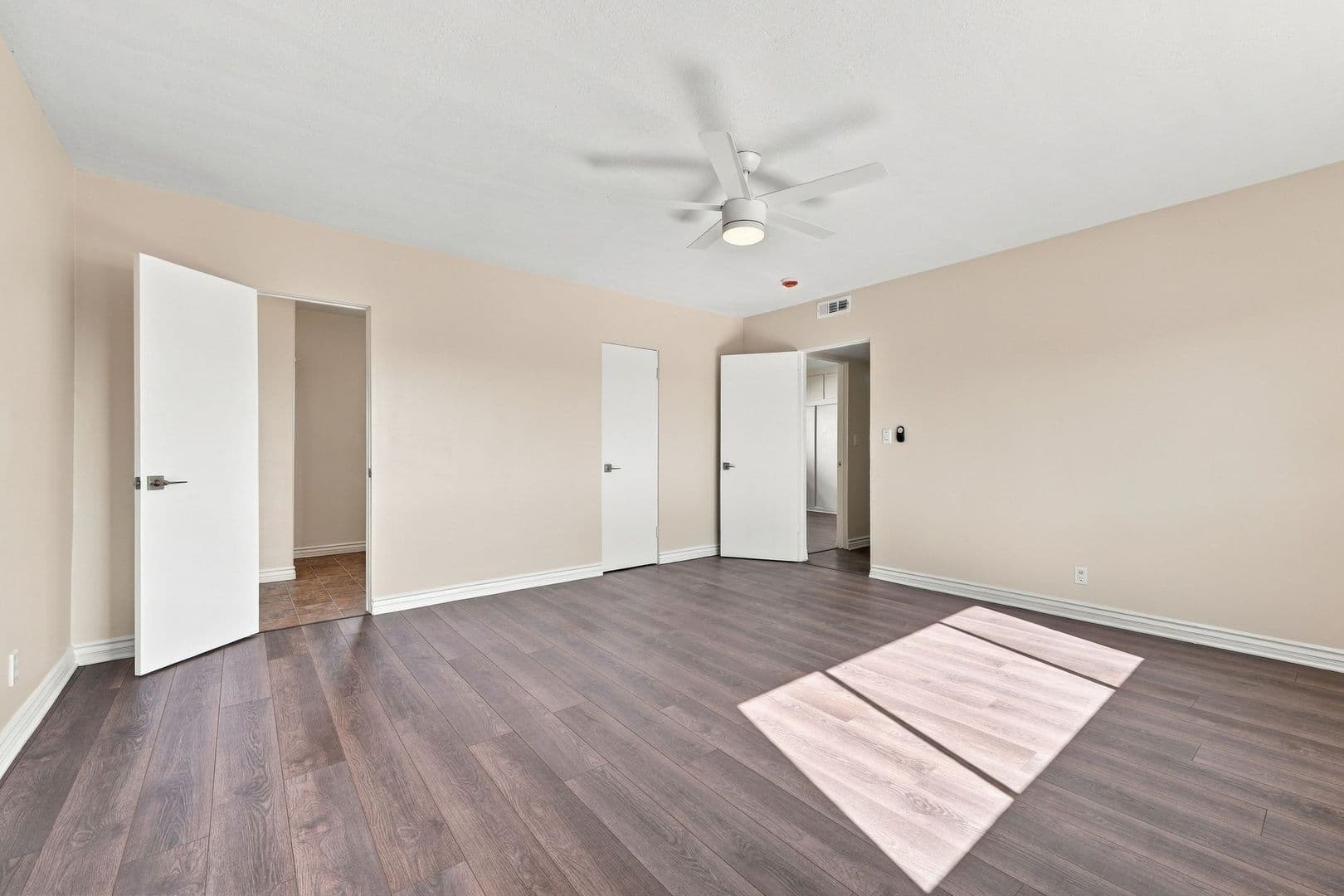 Newport Beach Apartment: 215 Prospect