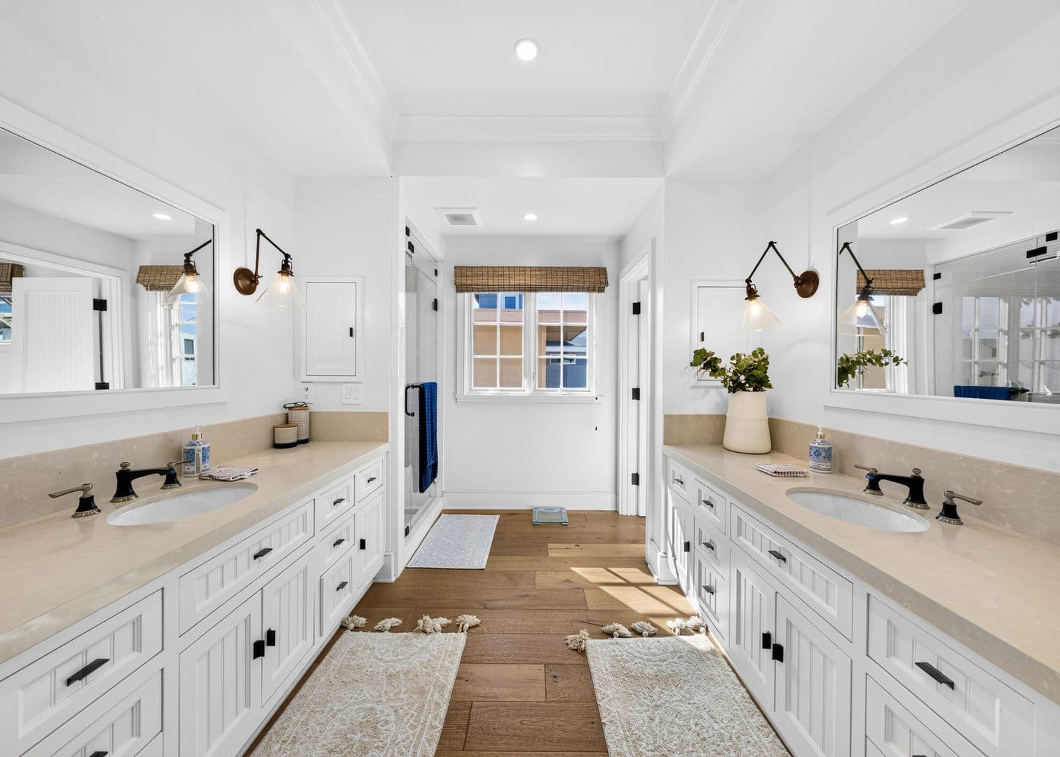 Newport Beach House: 1228 W Oceanfront