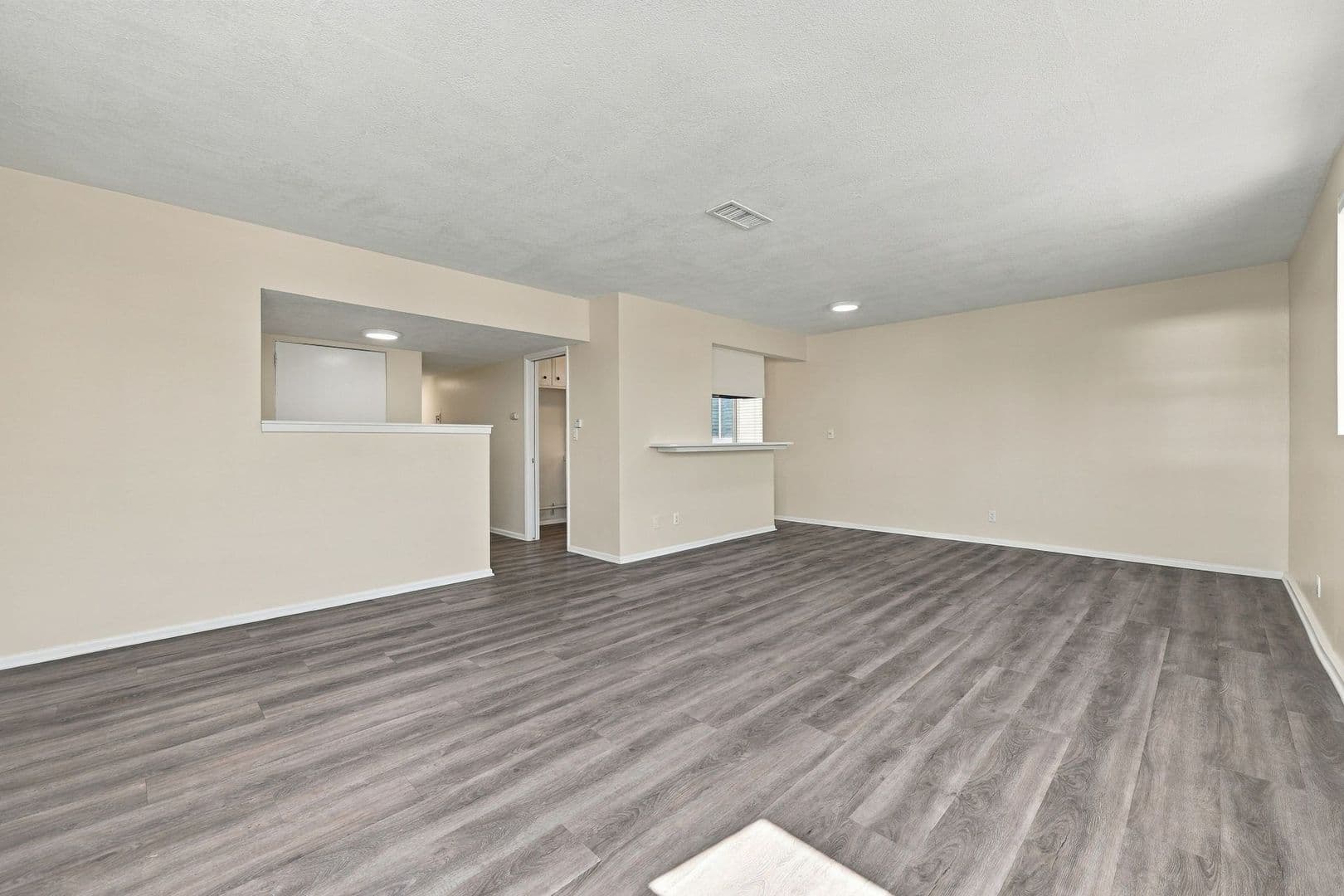 Newport Beach Apartment: 215 Prospect