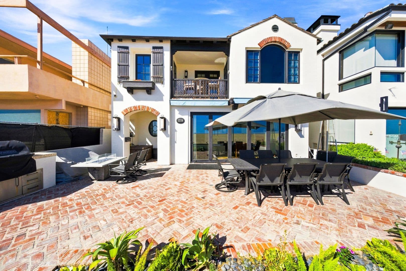 Newport Beach House: 1228 W Oceanfront