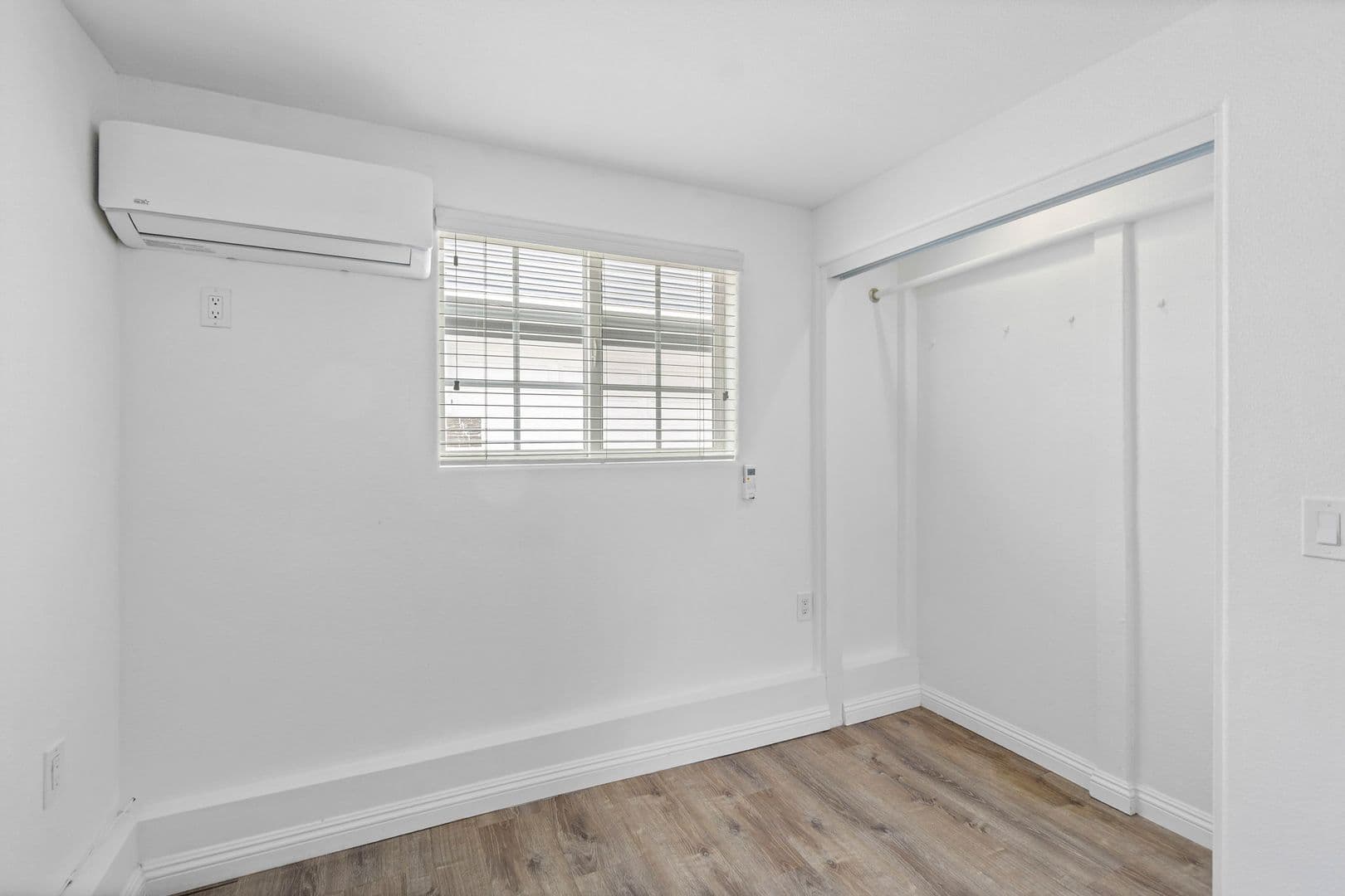 Newport Beach Apartment: 126 East Balboa