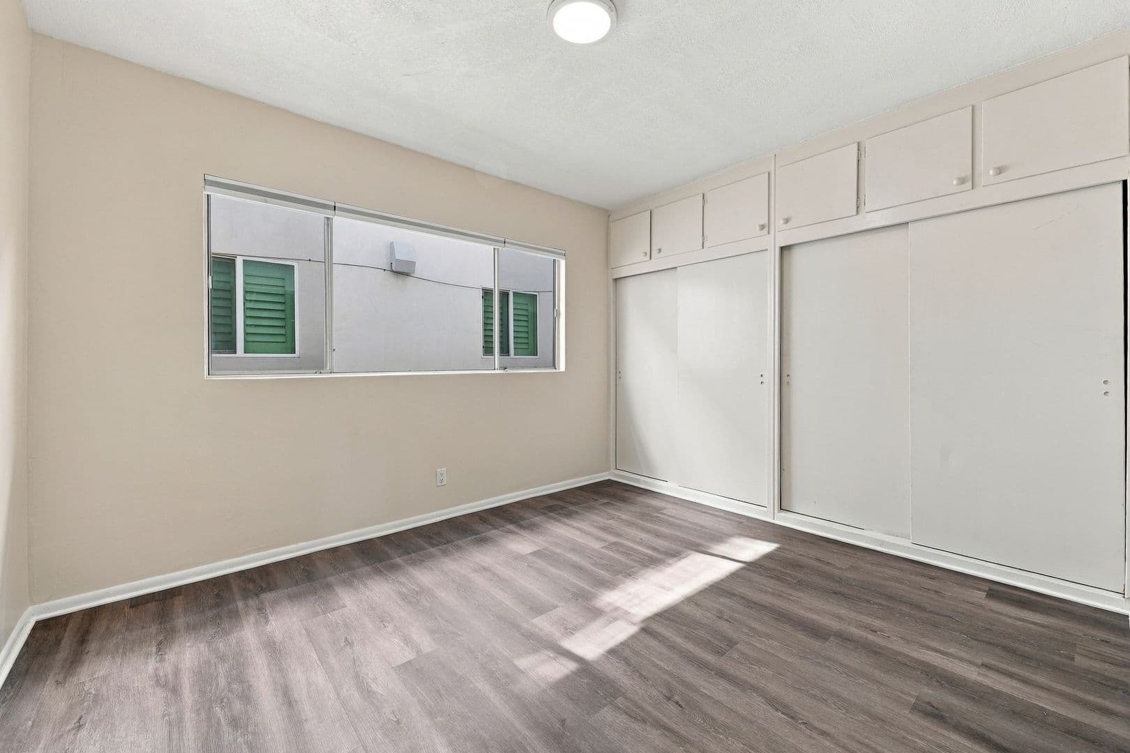 Newport Beach Apartment: 215 Prospect