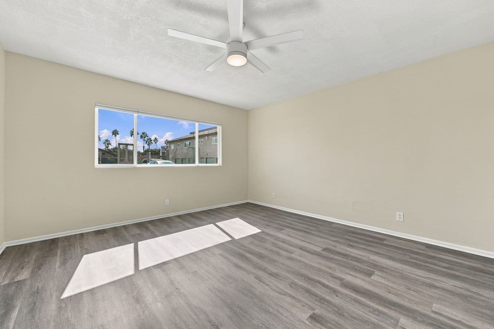 Newport Beach Apartment: 215 Prospect