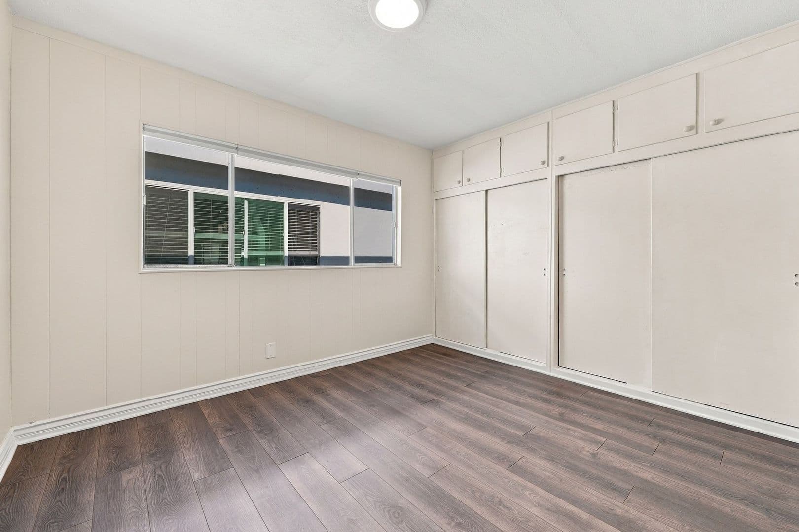 Newport Beach Apartment: 215 Prospect