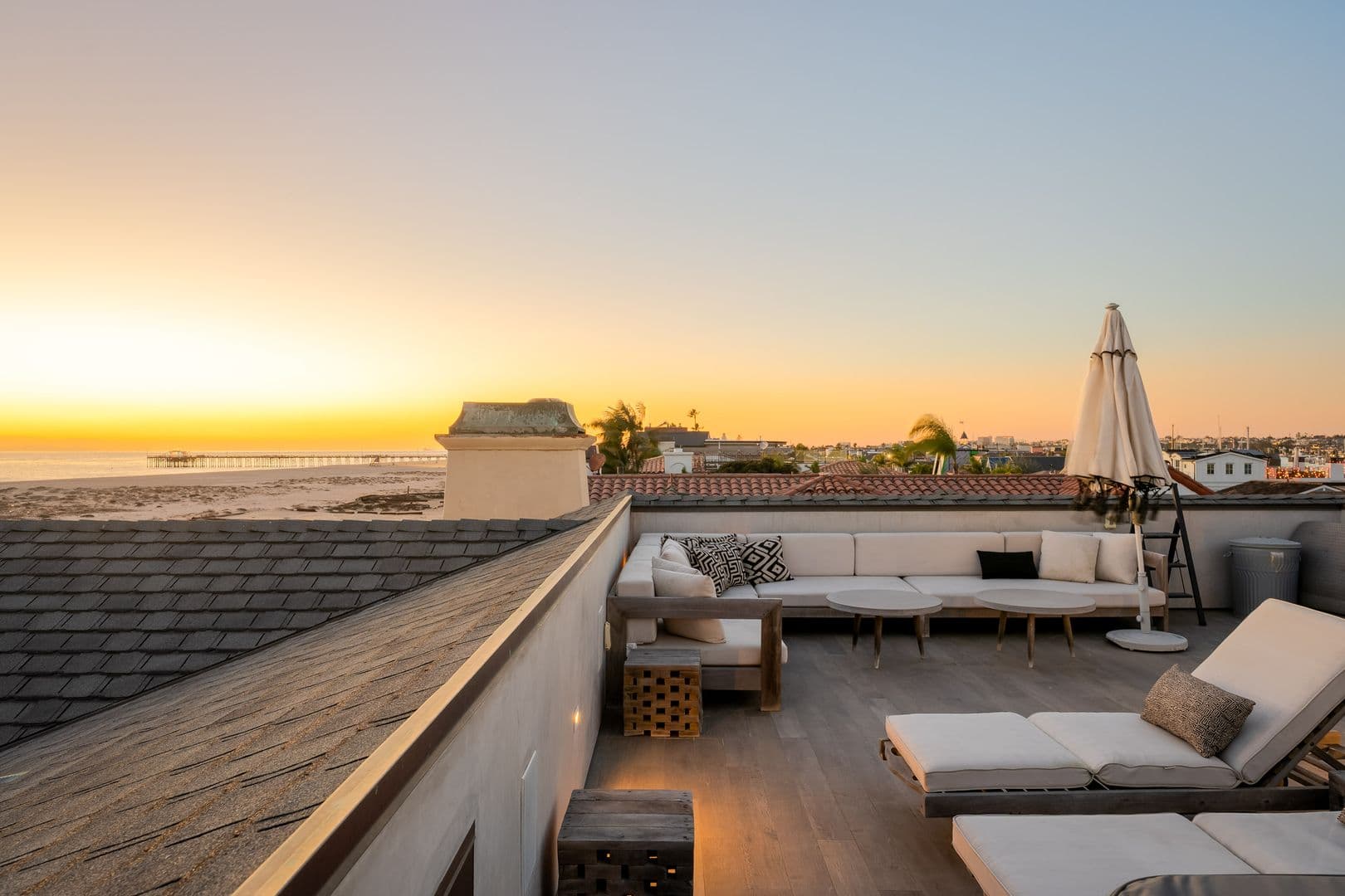 Newport Beach House: 1215 E Balboa Blvd