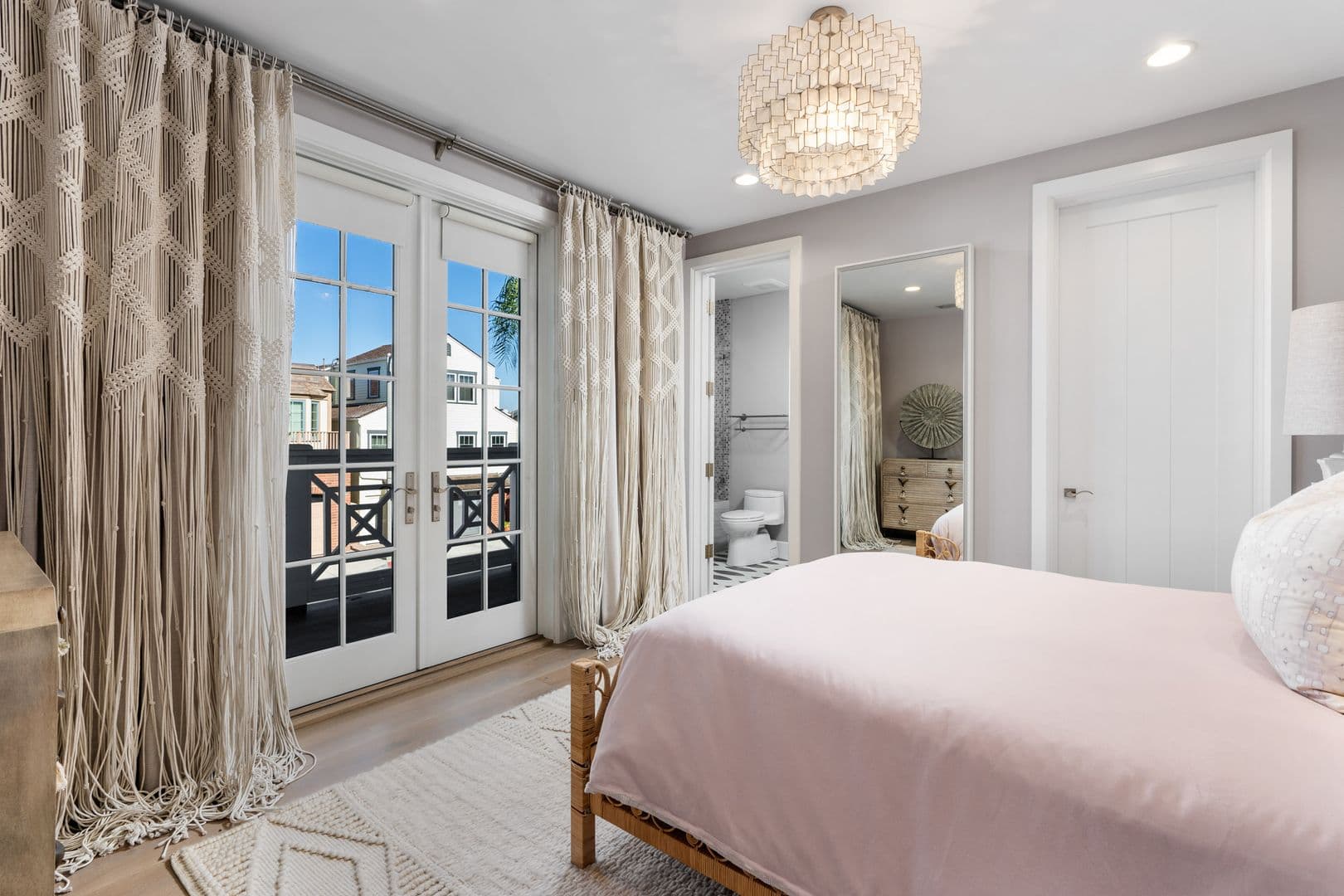 Newport Beach House: 1215 E Balboa Blvd