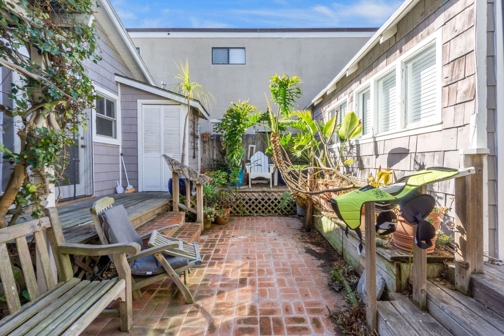 Newport Beach Apartment: 1910 Court St.