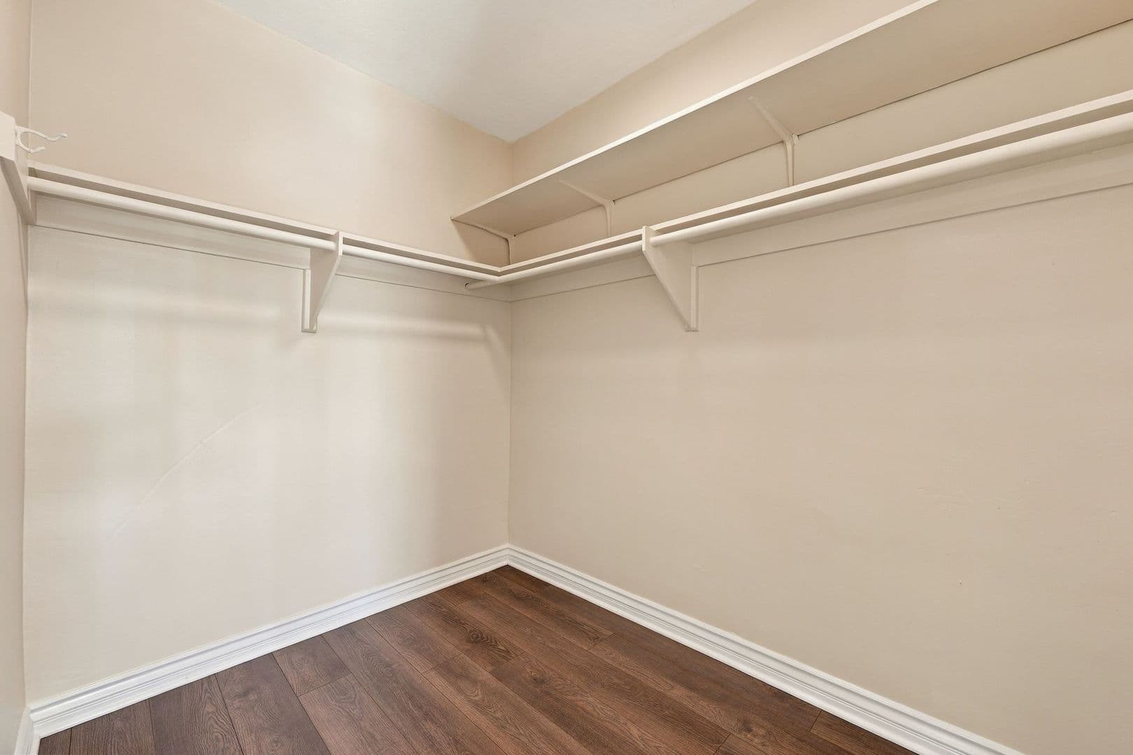 Newport Beach Apartment: 215 Prospect