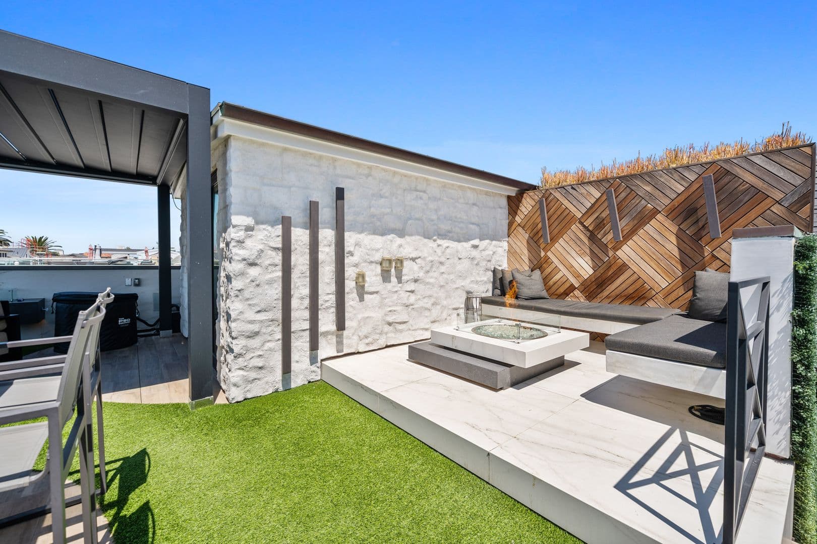 Newport Beach House: 2037 East Ocean Blvd