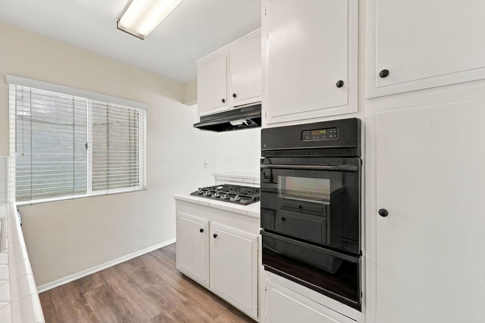 Newport Beach Apartment: 215 Prospect