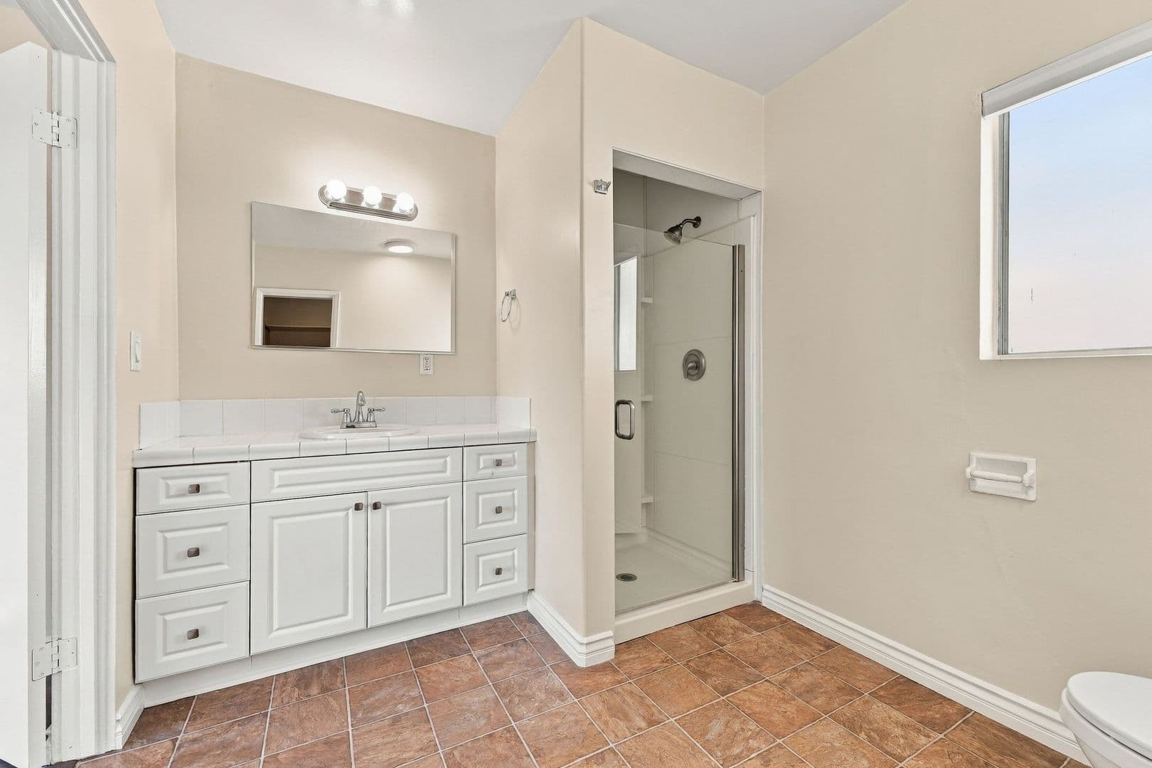 Newport Beach Apartment: 215 Prospect