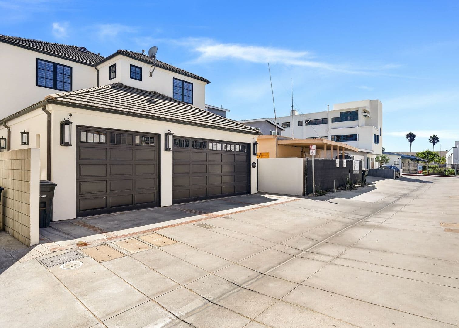 Newport Beach House: 1228 W Oceanfront