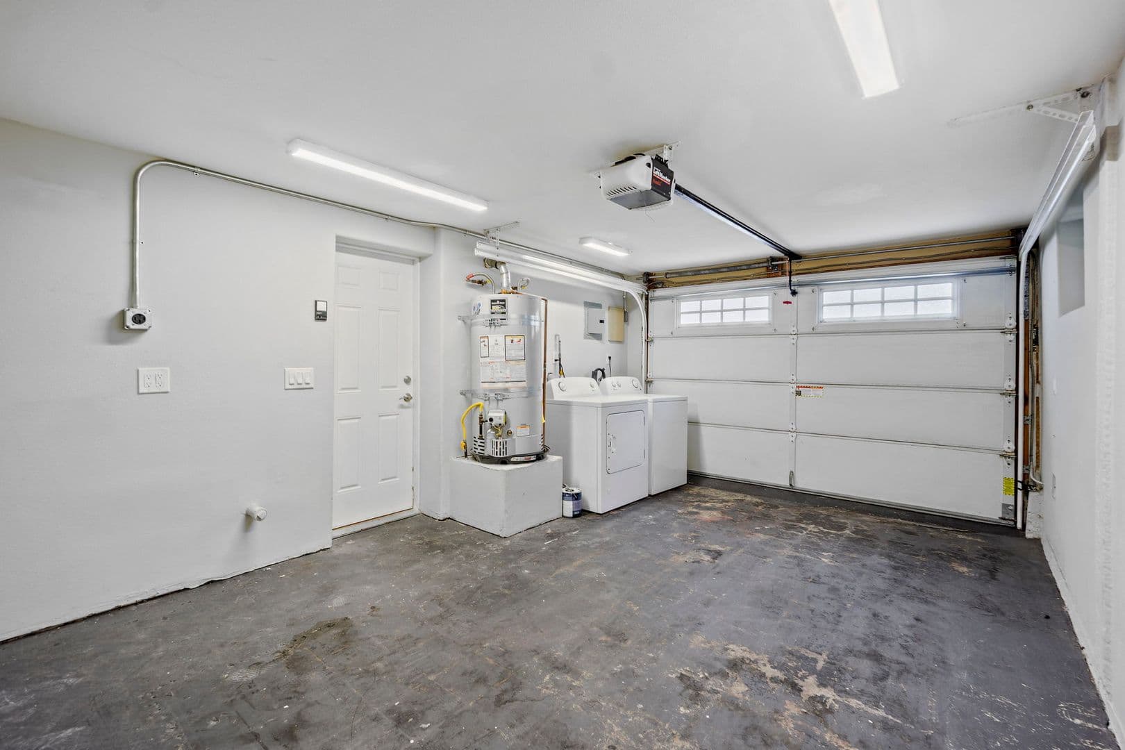 Newport Beach Apartment: 126 East Balboa