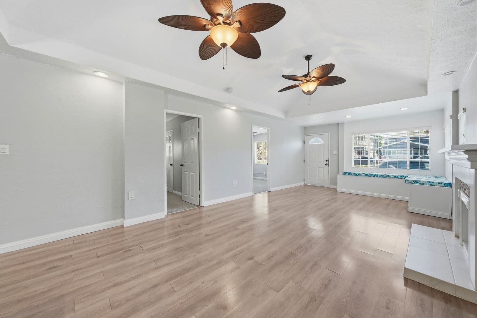 Newport Beach Apartment: 126 East Balboa