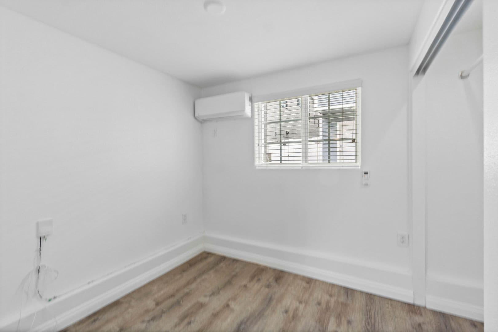 Newport Beach Apartment: 126 East Balboa