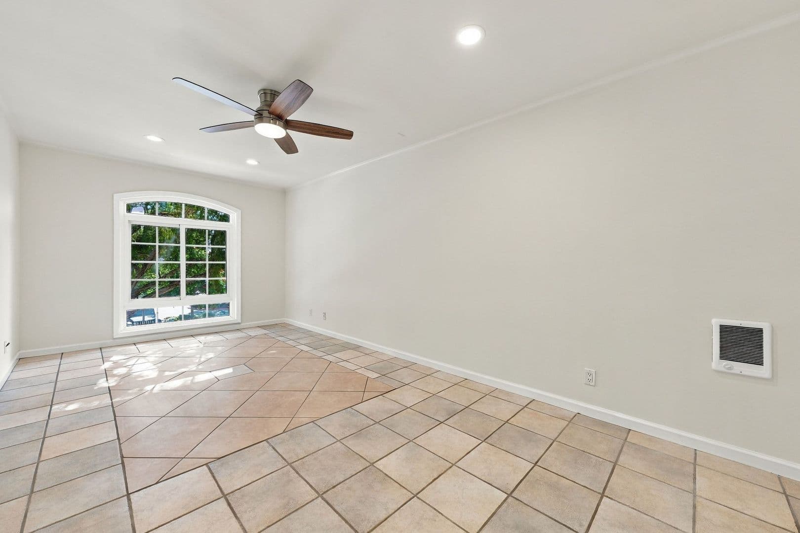 Newport Beach Condo: 500 Cagney Lane #206