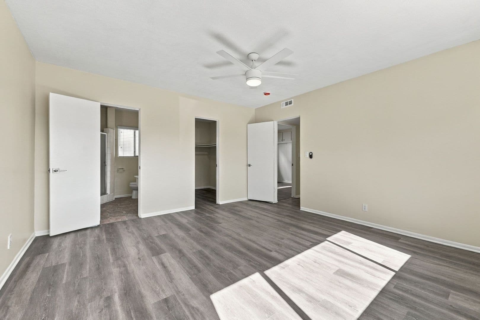 Newport Beach Apartment: 215 Prospect