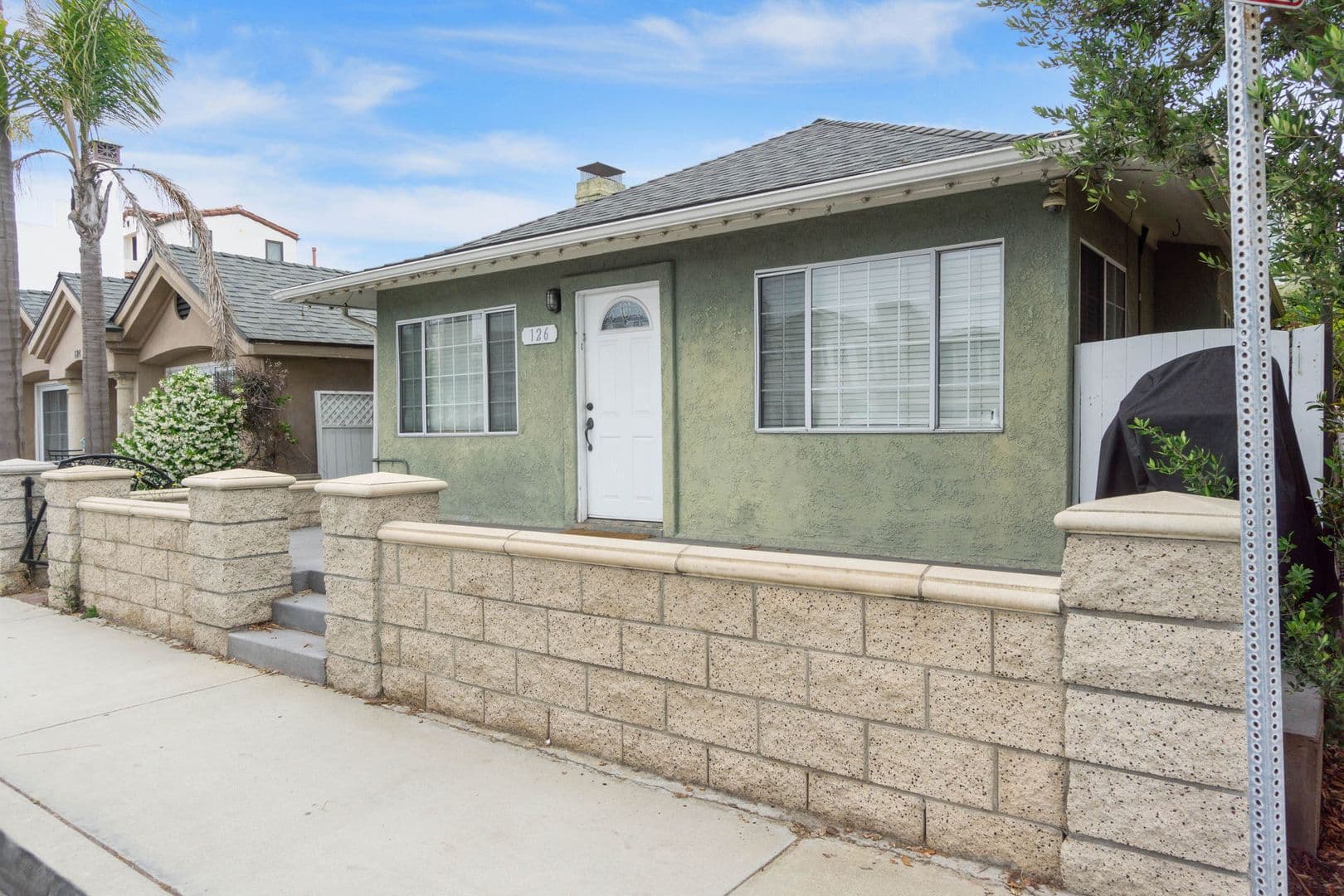 Newport Beach Apartment: 126 East Balboa