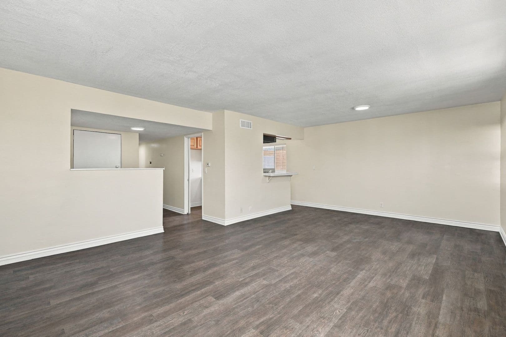 Newport Beach Apartment: 215 Prospect