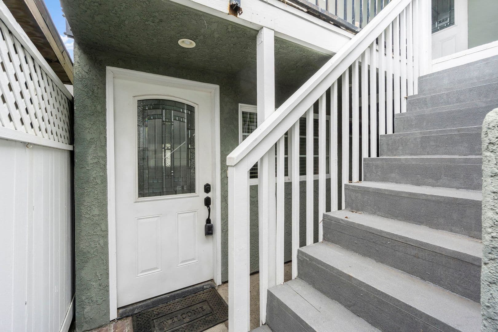 Newport Beach Apartment: 126 East Balboa