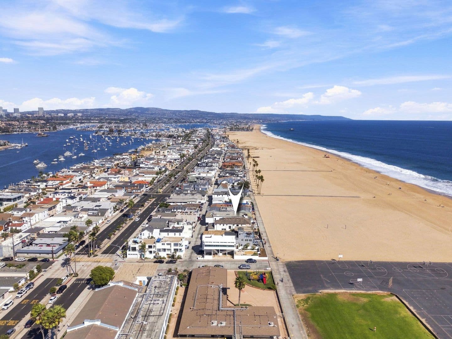 Newport Beach House: 1228 W Oceanfront