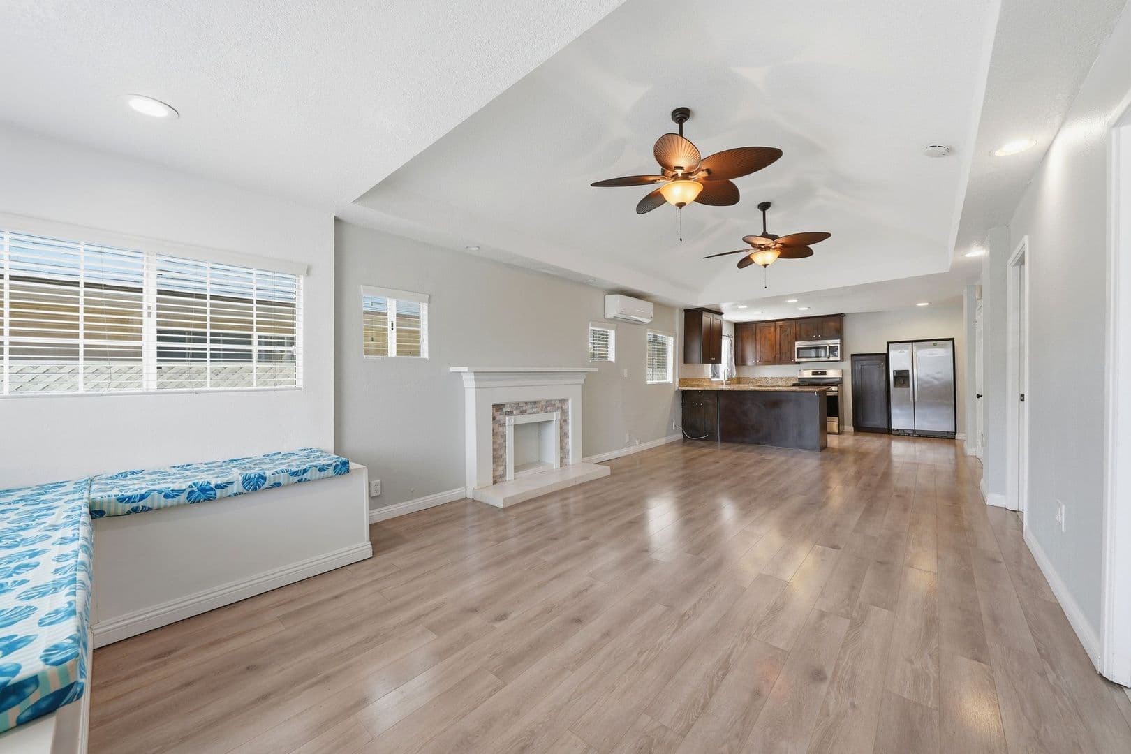 Newport Beach Apartment: 126 East Balboa