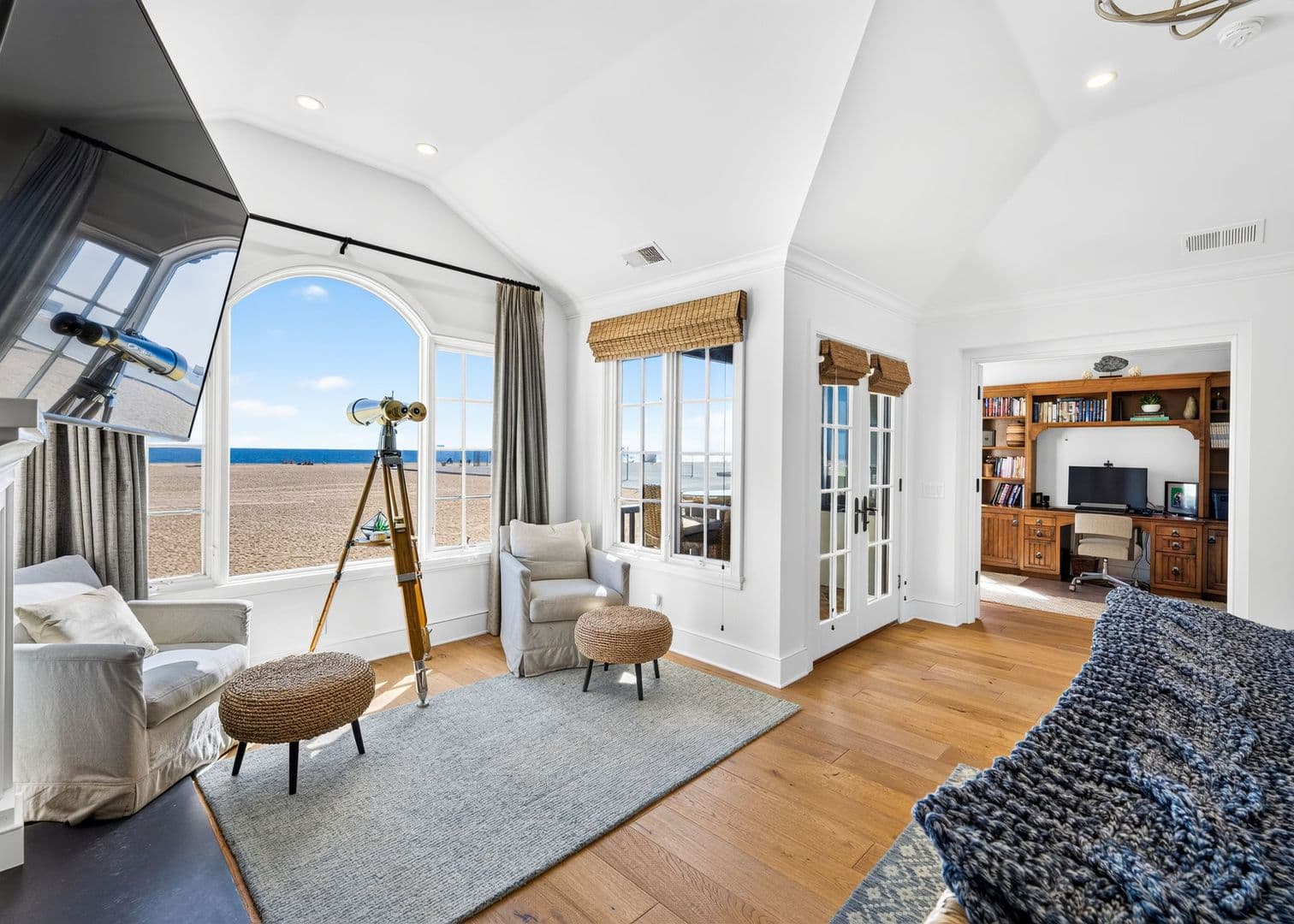 Newport Beach House: 1228 W Oceanfront