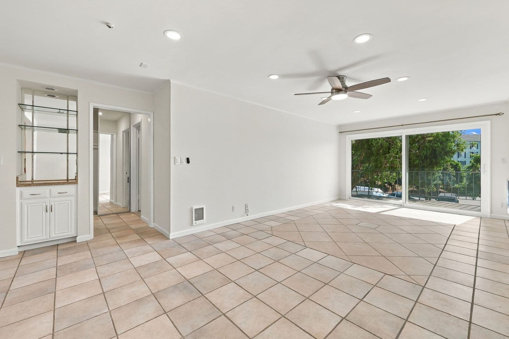 Newport Beach Condo: 500 Cagney Lane #206