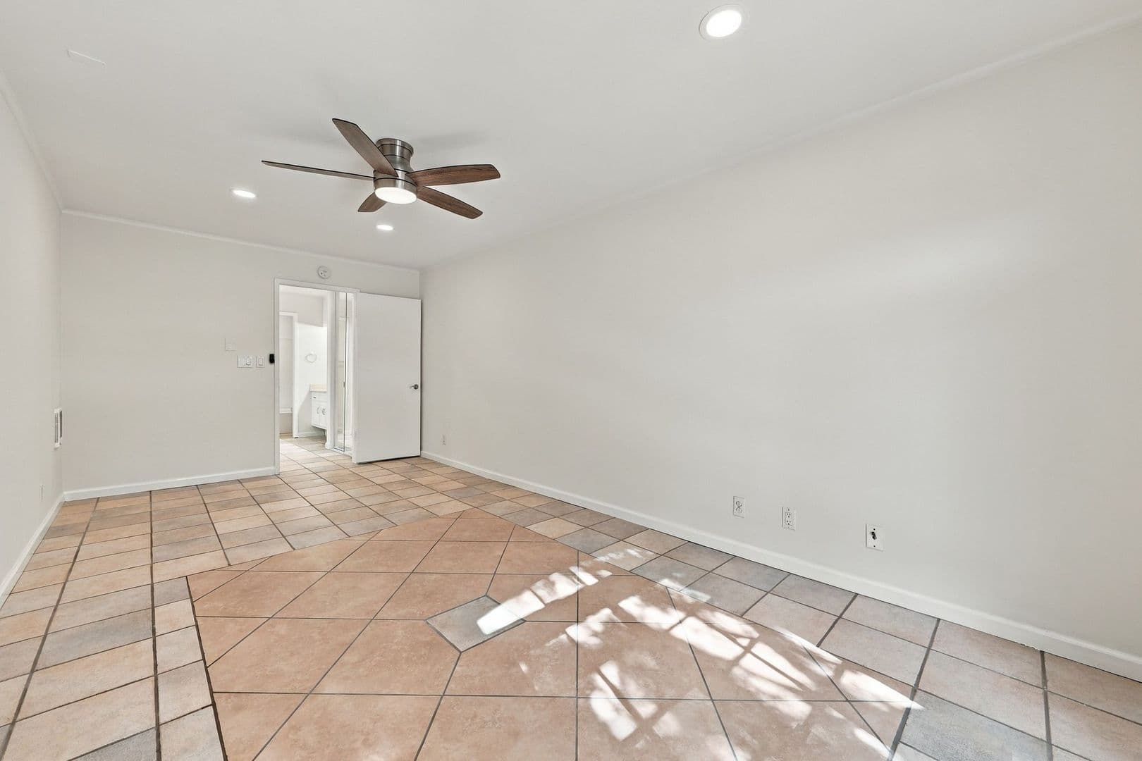 Newport Beach Condo: 500 Cagney Lane #206